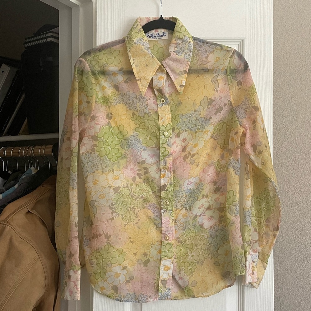 Vintage 1970s Bobbie Brooks U.S.A. Pastel Floral Button Up Top W/ Dart Collar